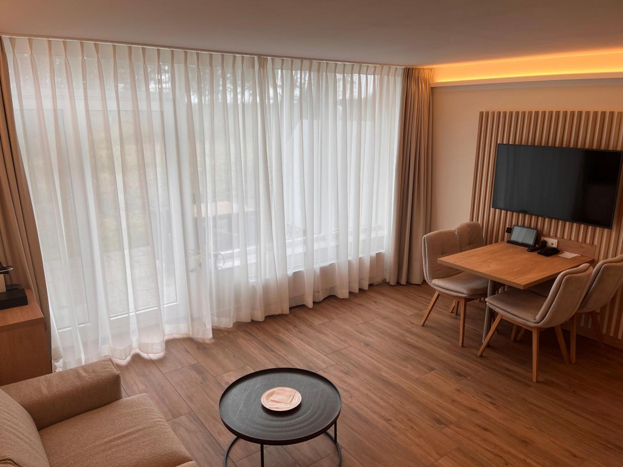 Strandhotel Fischland เดียร์ฮาเกิน ภายนอก รูปภาพ